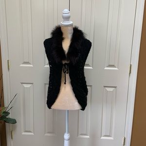 Faux fur collar black vest women's